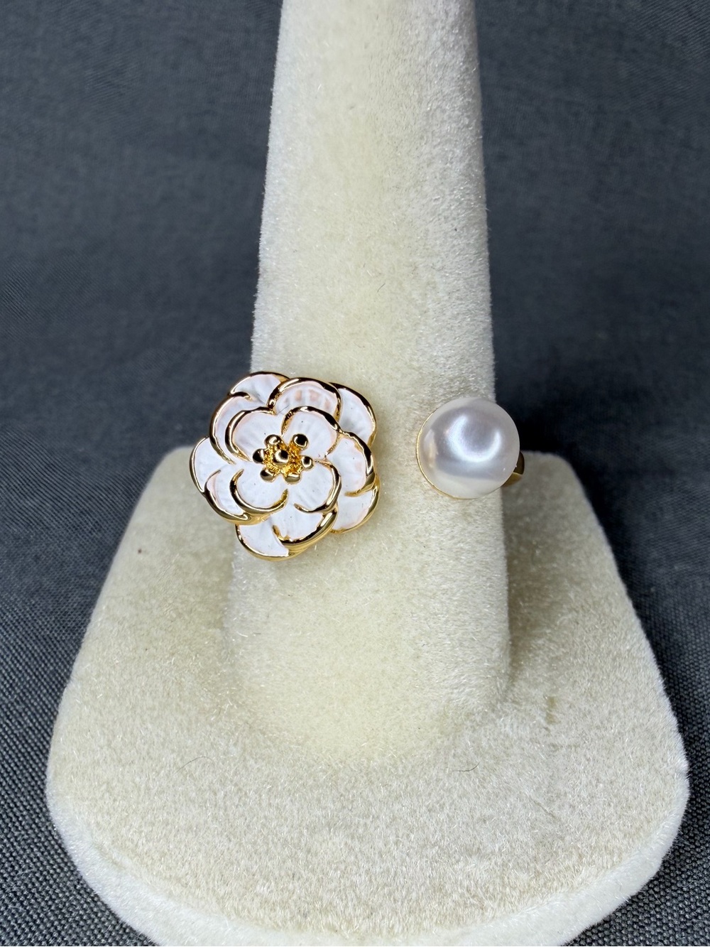 White Enamel Flower & Faux Pearl Adjustable Gold Tone Open Ring - Picture 4 of 7